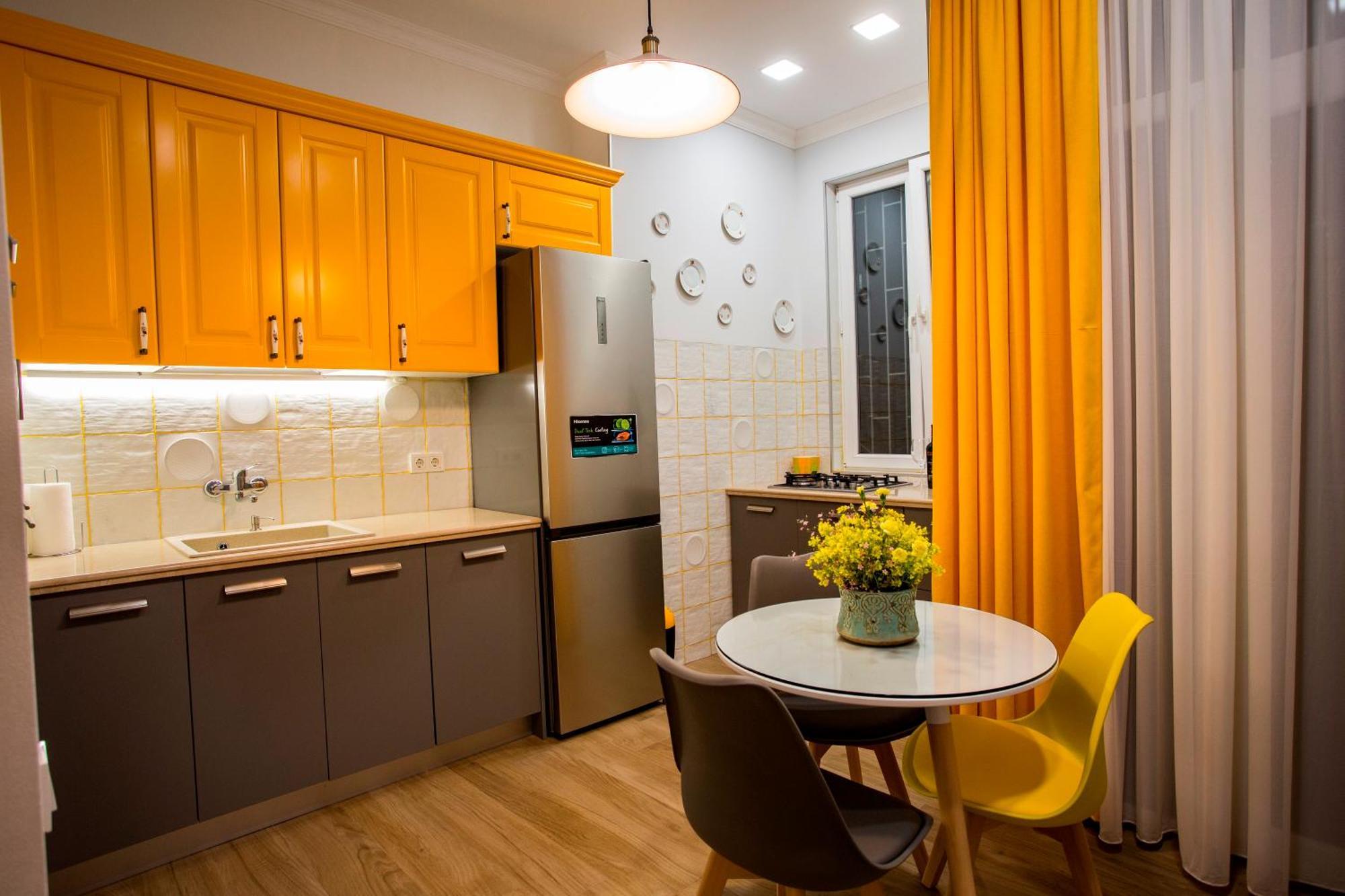 Yellow Apartment In Avlabari Tbilisi Exterior foto
