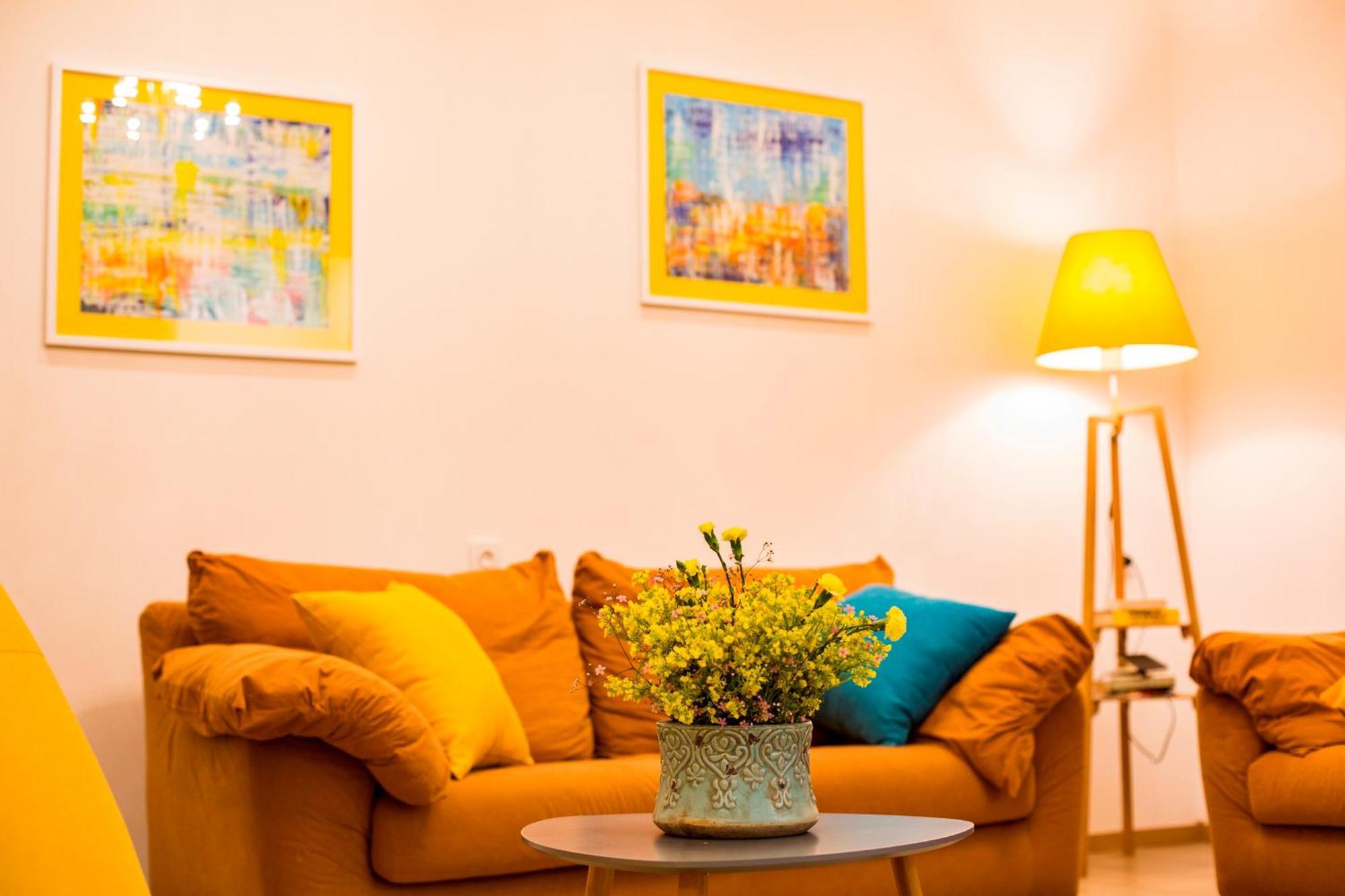 Yellow Apartment In Avlabari Tbilisi Exterior foto