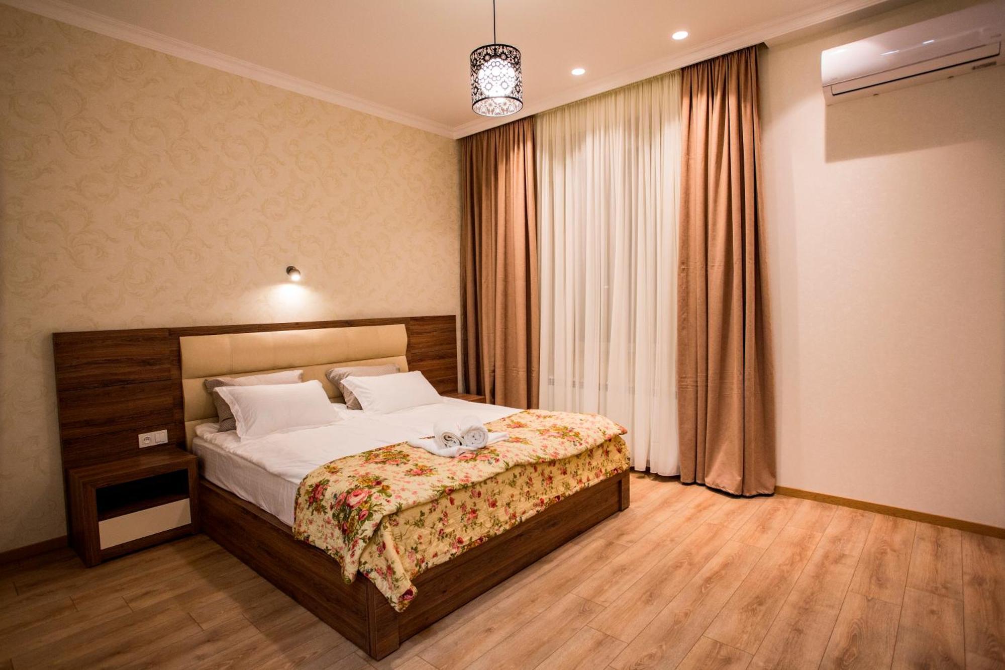 Yellow Apartment In Avlabari Tbilisi Exterior foto