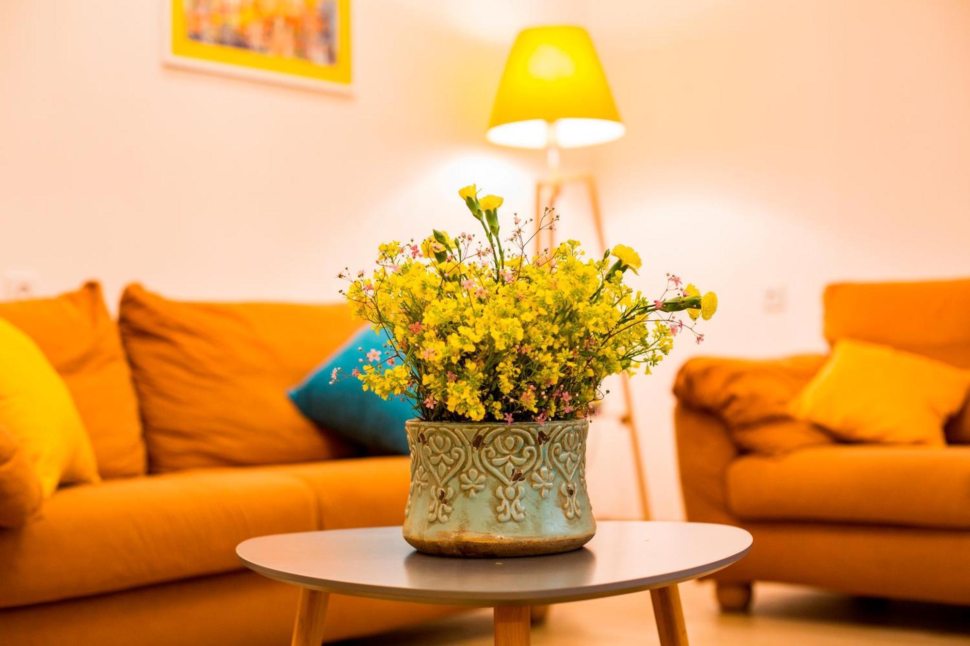 Yellow Apartment In Avlabari Tbilisi Exterior foto