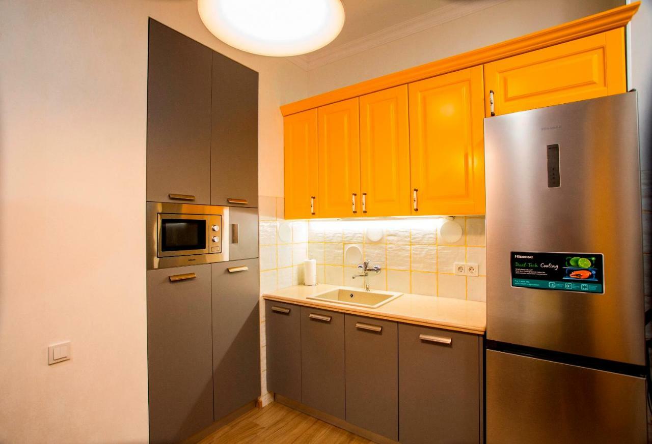 Yellow Apartment In Avlabari Tbilisi Exterior foto